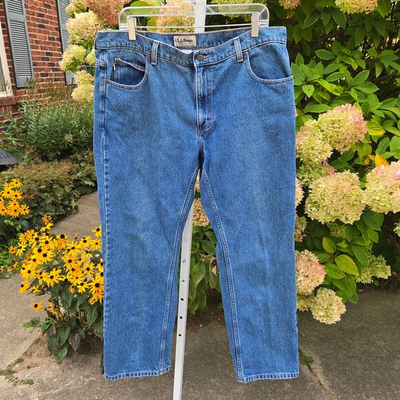 L.L. Bean Men's Jeans Straight Standard Fit Substantial 100% Cotton size 38 x 30 - Picture 3 of 11